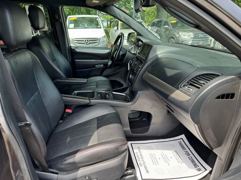 Used 2019 Dodge Grand Caravan GT FWD image 12