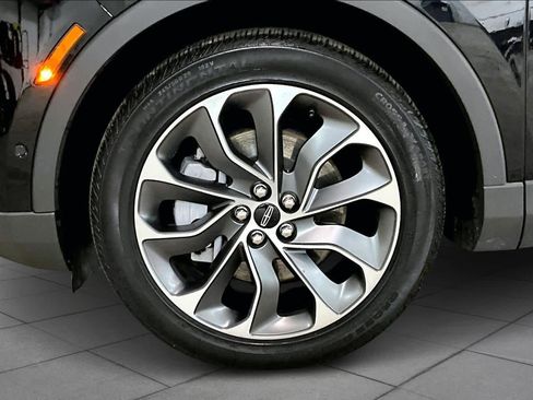 Used 2022 Lincoln Nautilus Reserve w/ Equipment Group 201A image 9