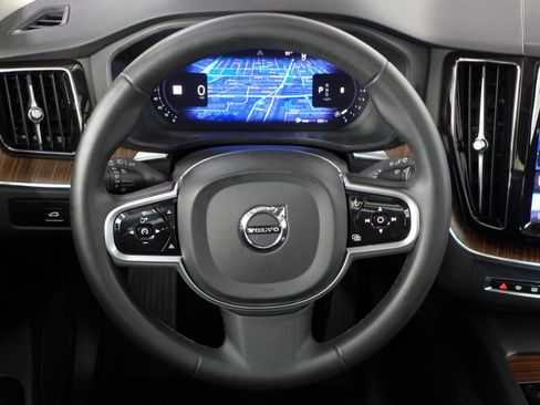 Used 2023 Volvo XC60 B5 Plus w/ Climate Package AWD/4WD image 16