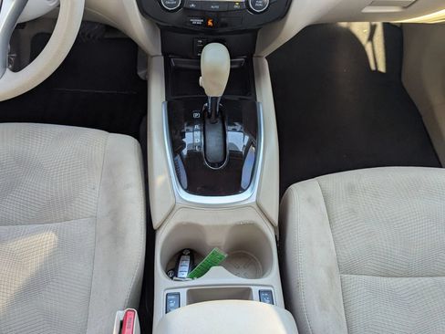 Used 2015 Nissan Rogue SV w/ SV Premium Package FWD image 25