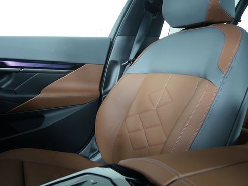 Used 2025 BMW i5 xDrive40 w/ Executive Package image 28