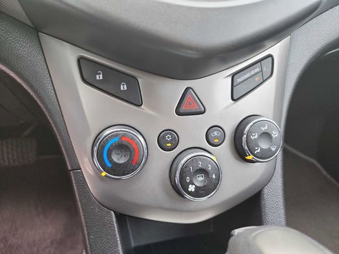 Used 2015 Chevrolet Sonic LT FWD image 21