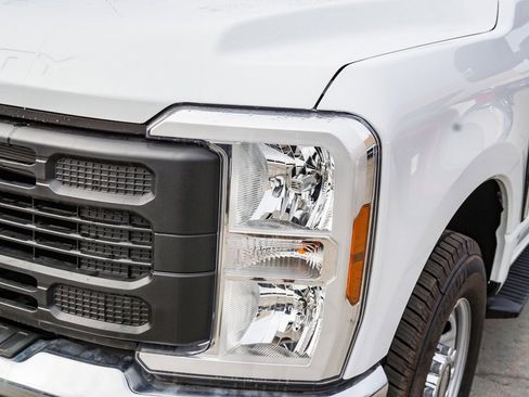 New 2024 Ford F250 XL w/ XL Chrome Package image 5