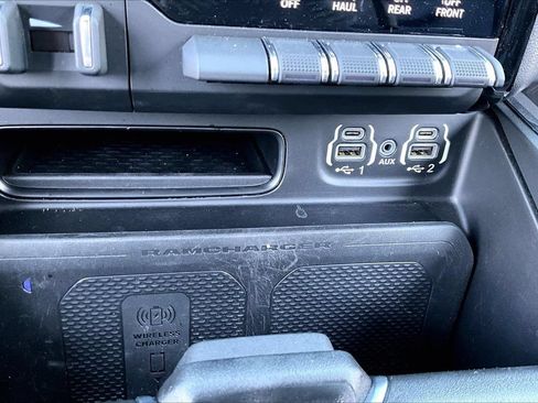 Used 2024 RAM 1500 Laramie AWD/4WD image 17