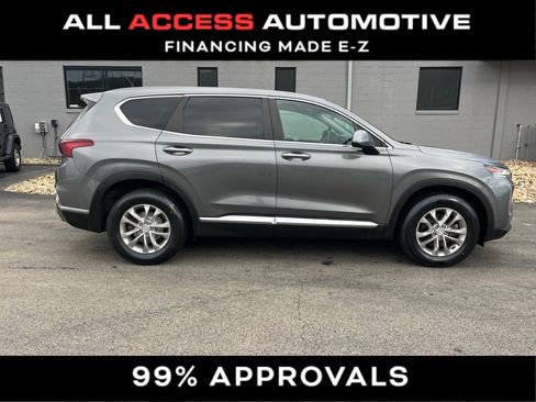 Used 2019 Hyundai Santa Fe SE image 1