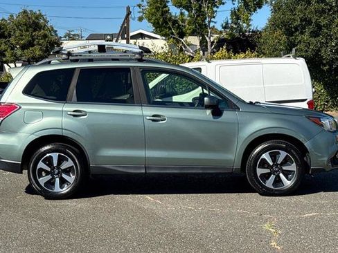 Used 2017 Subaru Forester 2.5i Limited AWD/4WD image 2