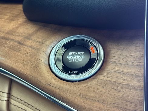 Used 2025 Jeep Grand Cherokee L Summit image 24