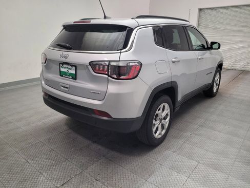 Used 2025 Jeep Compass Latitude AWD/4WD image 9