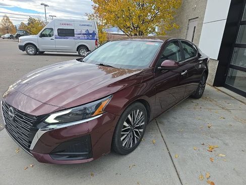 Used 2023 Nissan Altima 2.5 SV FWD image 3