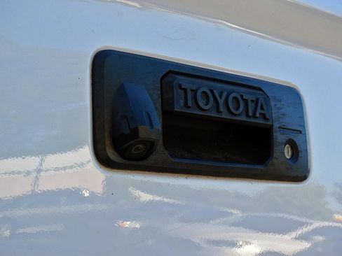 Used 2014 Toyota Tundra SR5 w/ SR5 Upgrade Package AWD/4WD image 18