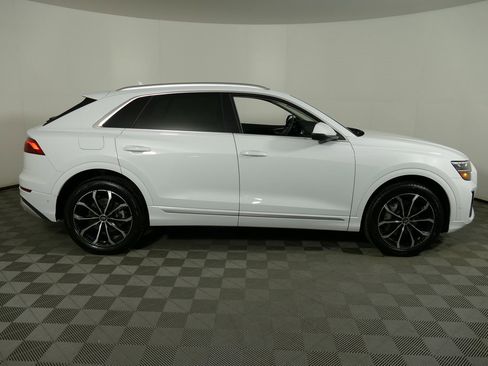 Used 2024 Audi Q8 Premium image 2