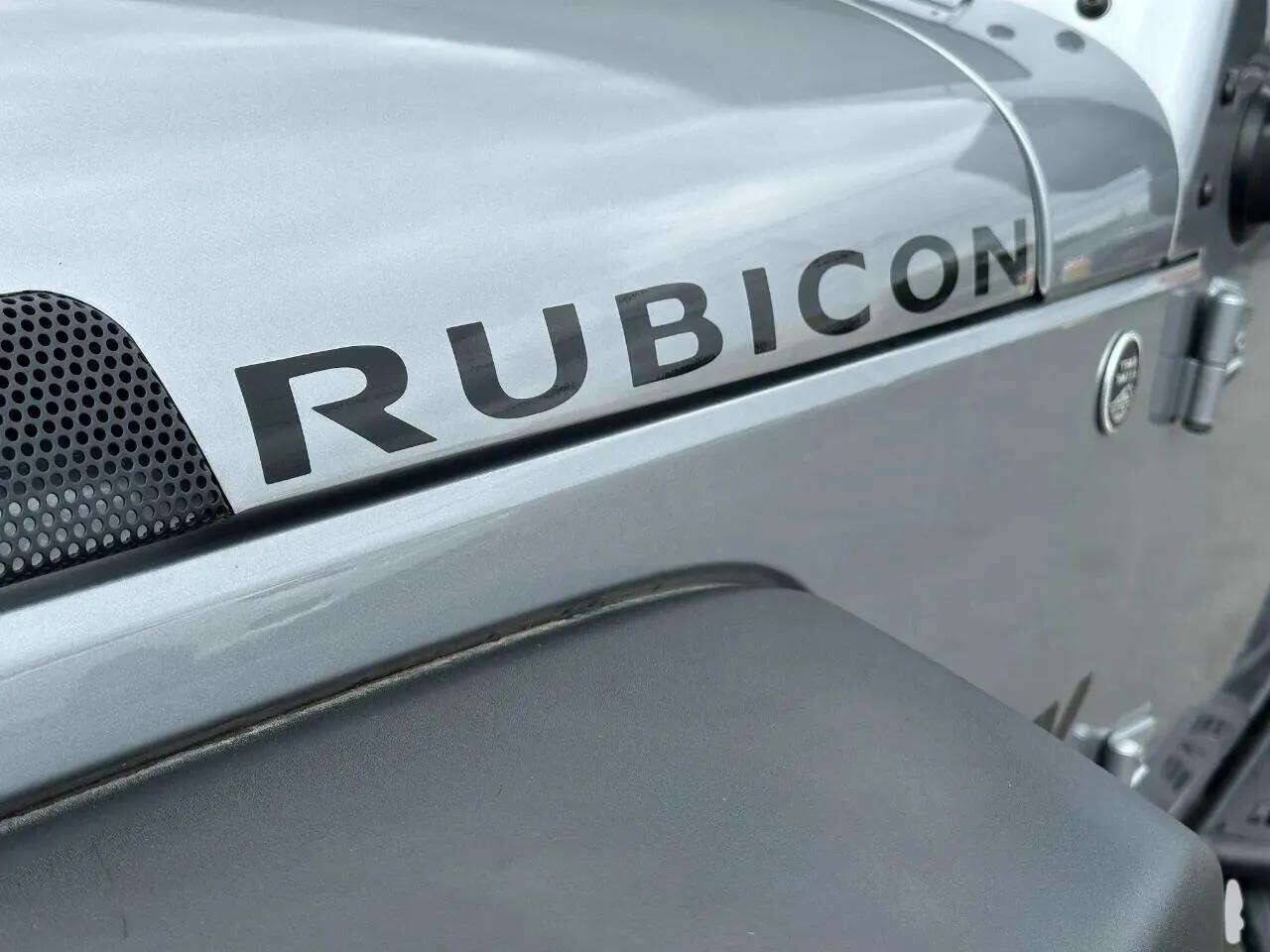 Used 2015 Jeep Wrangler Unlimited Rubicon w/ Dual Top Group AWD/4WD image 36