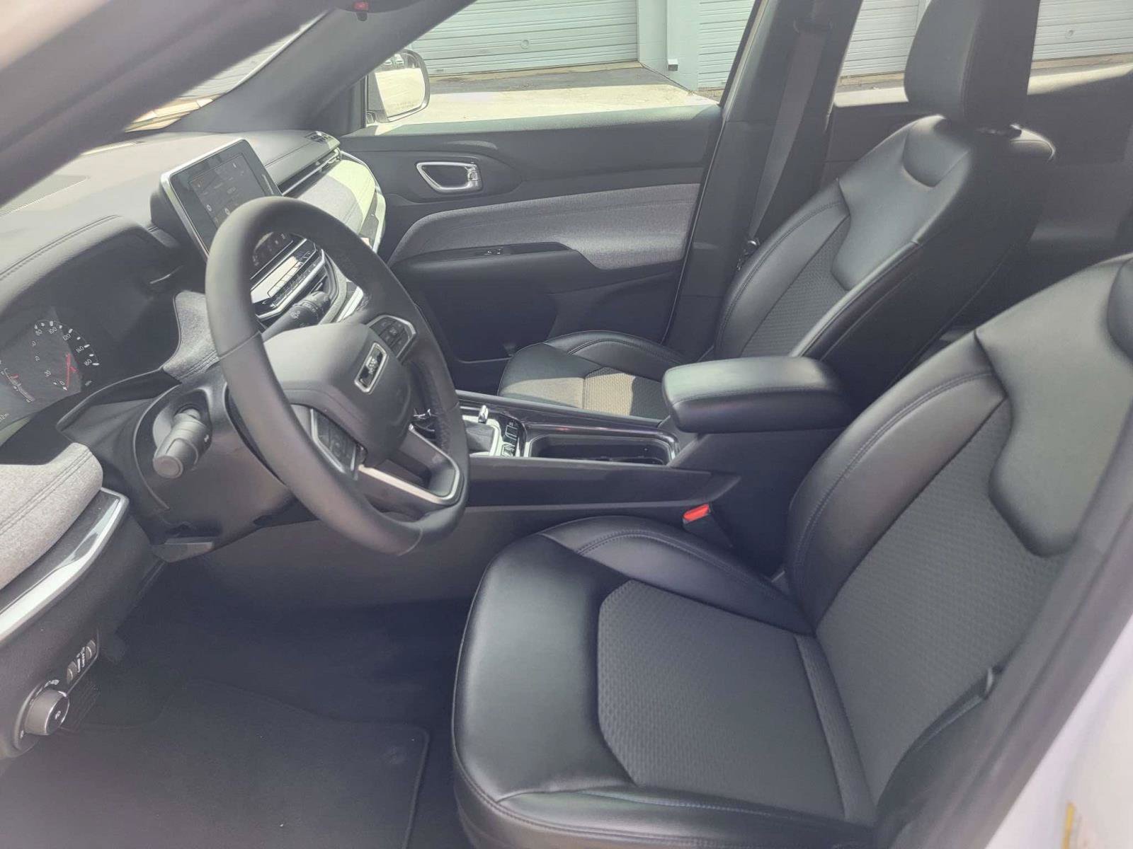 Used 2026 Jeep Compass Latitude AWD/4WD image 13