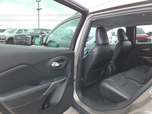 Used 2021 Jeep Cherokee Limited AWD/4WD image 10