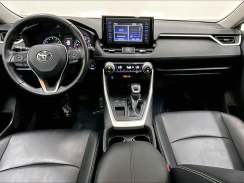 Used 2019 Toyota RAV4 XLE Premium image 16