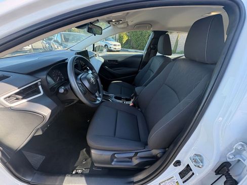 Used 2025 Toyota Corolla LE image 24