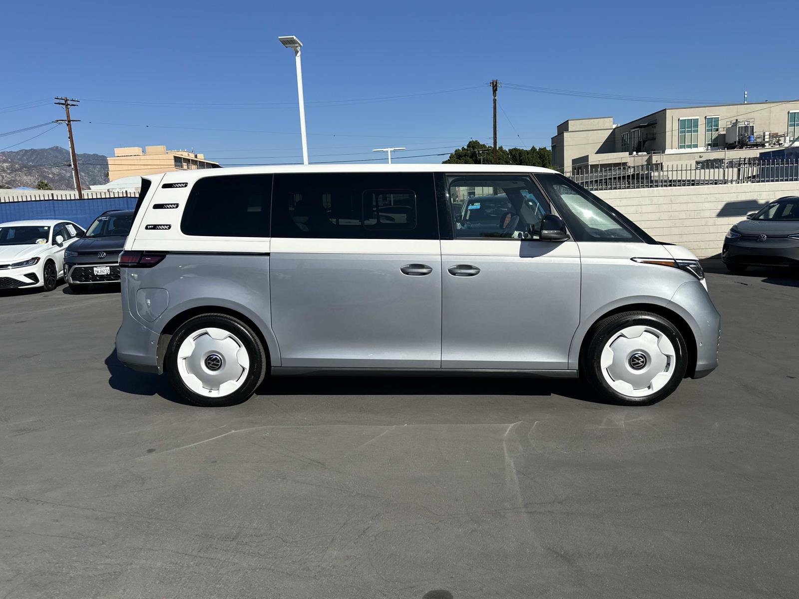 Certified 2025 Volkswagen ID. Buzz 1st Edition AWD/4WD image 3