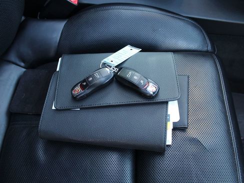 Used 2018 Porsche Cayenne Platinum Edition image 30