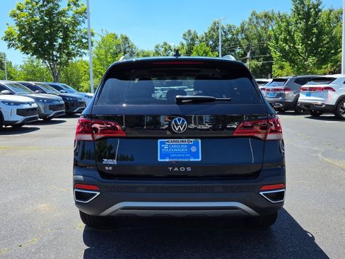 Certified 2023 Volkswagen Taos SE w/ Panoramic Sunroof Package FWD image 4
