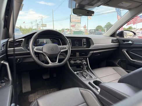 Used 2024 Volkswagen Jetta SE FWD image 19