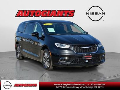 Used 2024 Chrysler Pacifica Select