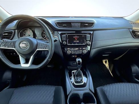 Used 2019 Nissan Rogue SV image 16