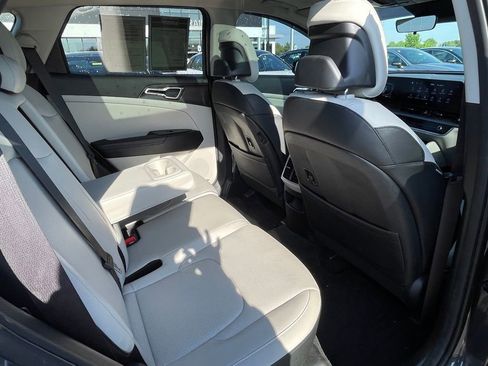 Used 2025 Kia Sportage EX w/ Premium Package image 24
