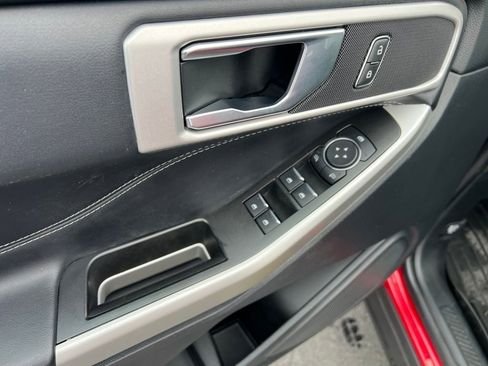 Used 2021 Ford Explorer XLT w/ Equipment Group 202A image 13