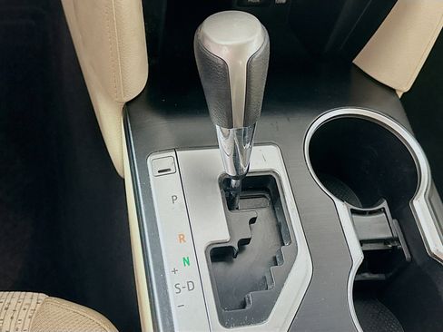 Used 2013 Toyota Camry LE image 22