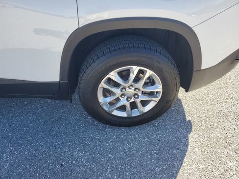 Used 2023 Chevrolet Traverse LS image 19