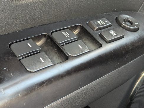 Used 2011 Kia Soul + w/ Audio Pkg image 34