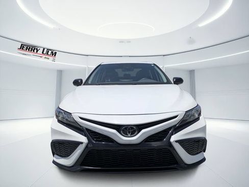 Used 2023 Toyota Camry SE w/ Cold Weather Package FWD image 8