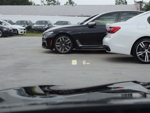Used 2014 BMW 550i xDrive Sedan AWD/4WD image 29