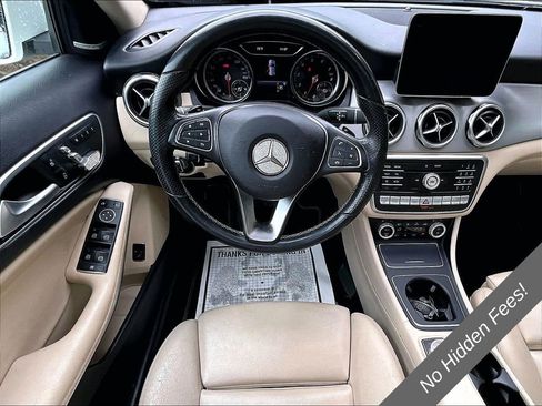 Used 2019 Mercedes-Benz GLA 250 4MATIC w/ Premium Package image 5