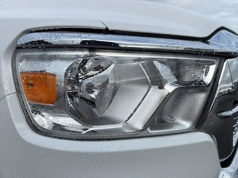 Used 2024 RAM 1500 Laramie AWD/4WD image 9