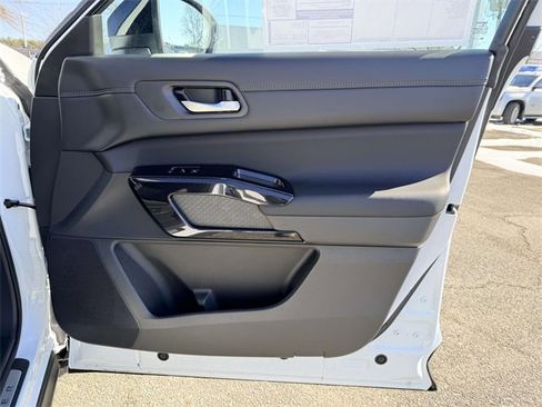 New 2026 Nissan Pathfinder Platinum w/ Cargo Package image 8