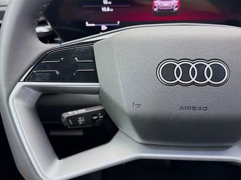 Used 2025 Audi Q5 2.0T Premium Plus w/ Premium Plus image 11