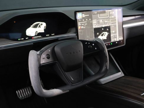 Used 2021 Tesla Model S Plaid image 22