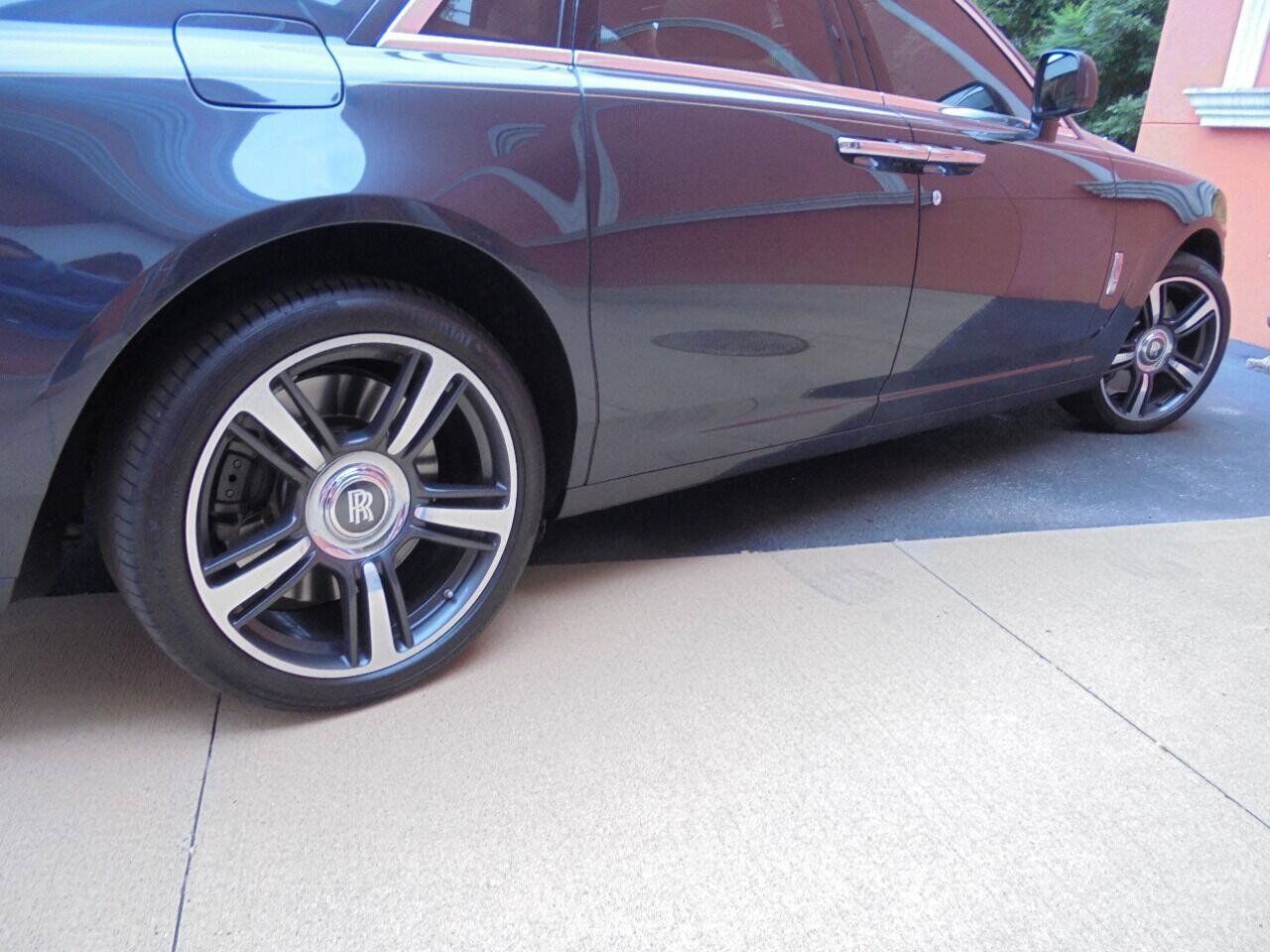 Used 2011 Rolls-Royce Ghost RWD image 33