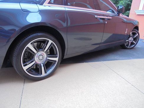 Used 2011 Rolls-Royce Ghost RWD image 33