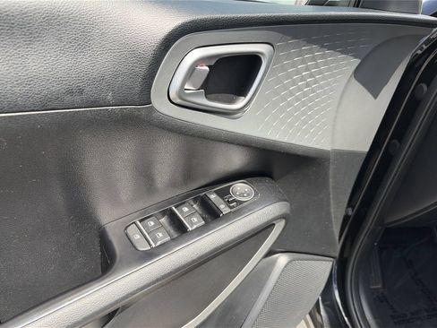 Used 2024 Kia Soul LX w/ Option Group 015 FWD image 15