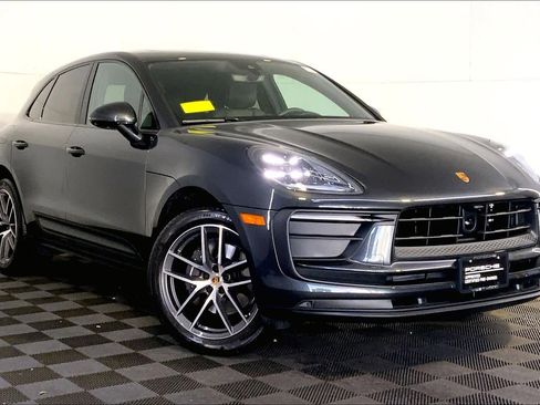 Used 2025 Porsche Macan image 9