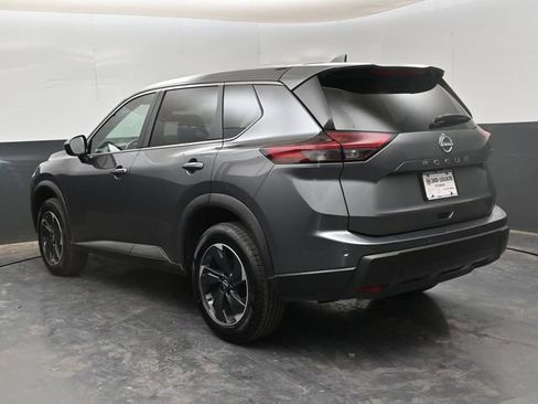 Used 2025 Nissan Rogue SV image 6