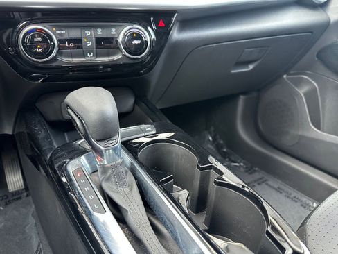 Used 2025 Chevrolet Trax LT image 39