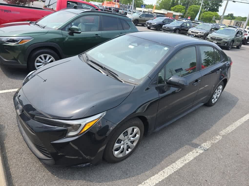 Used 2023 Toyota Corolla LE FWD image 5