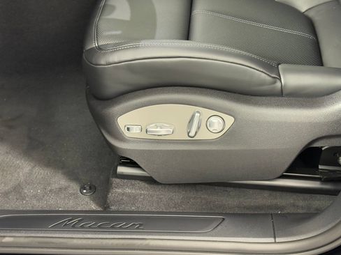 Certified 2026 Porsche Macan AWD/4WD image 15