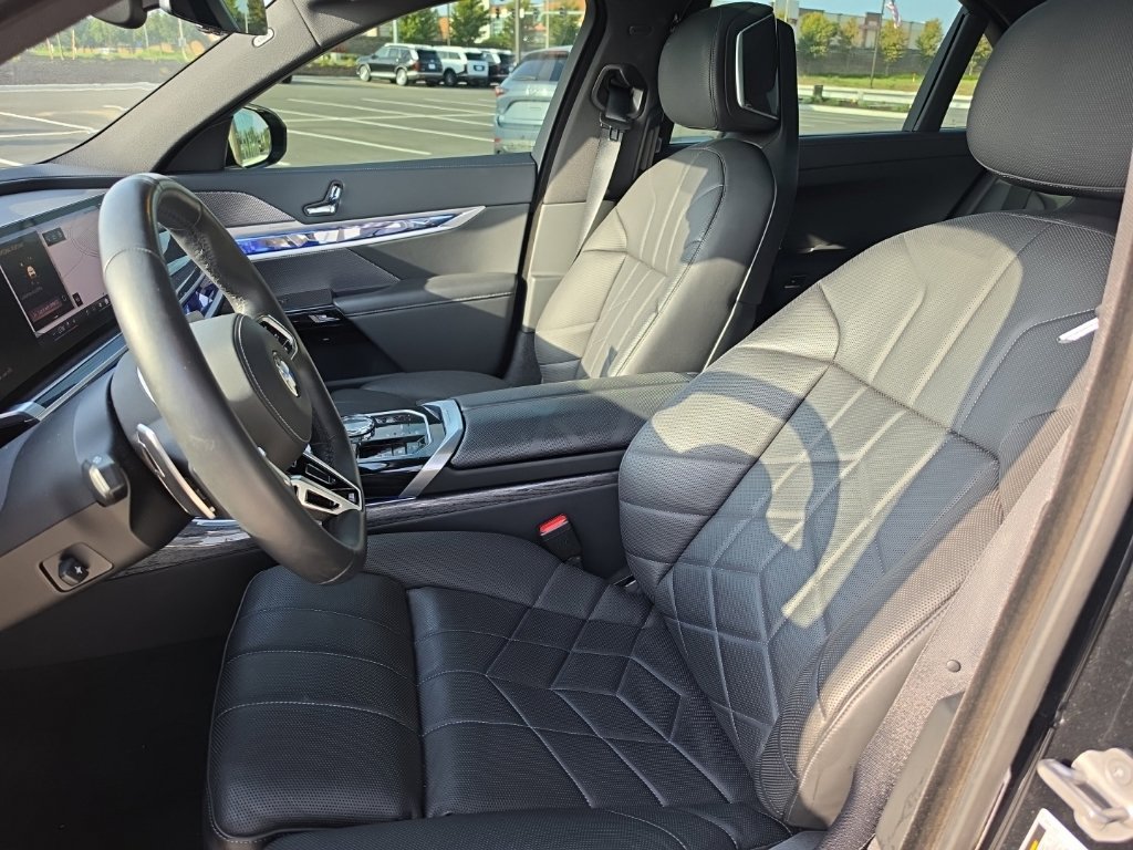 Used 2026 BMW 740i xDrive AWD/4WD image 12