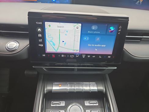 Used 2024 Lincoln Nautilus Reserve w/ Equipment Group 203A image 13