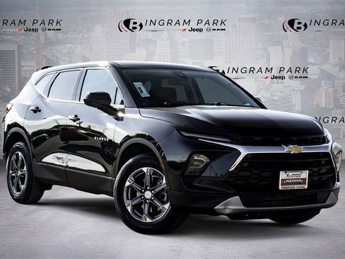 Used 2025 Chevrolet Blazer LT image 1