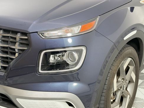 Used 2022 Hyundai Venue Limited FWD image 11